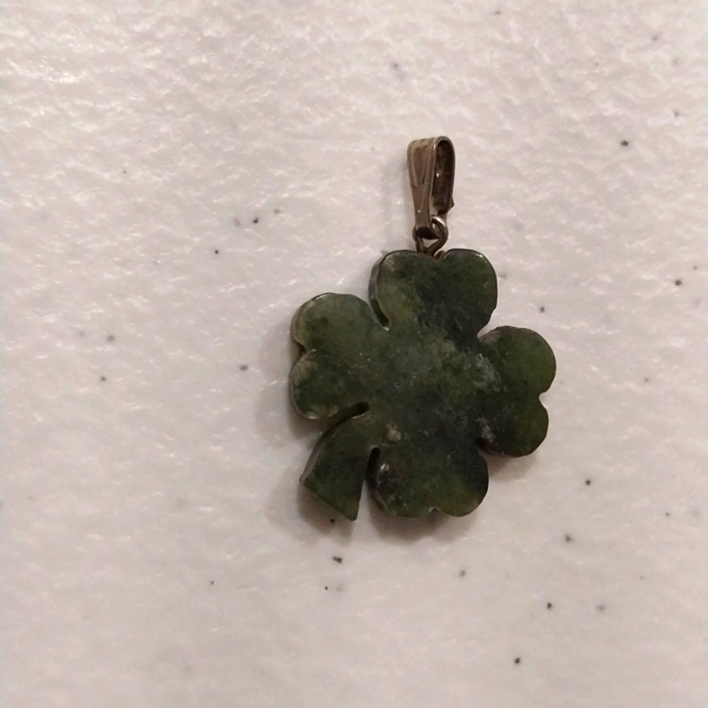 Vintage jade clover charm EUC